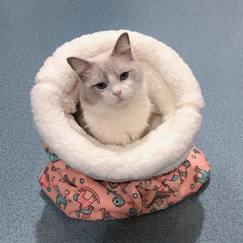 Cozy Cat Sleeping Bag – Soft, Snuggly Hideaway Bed for Cats!